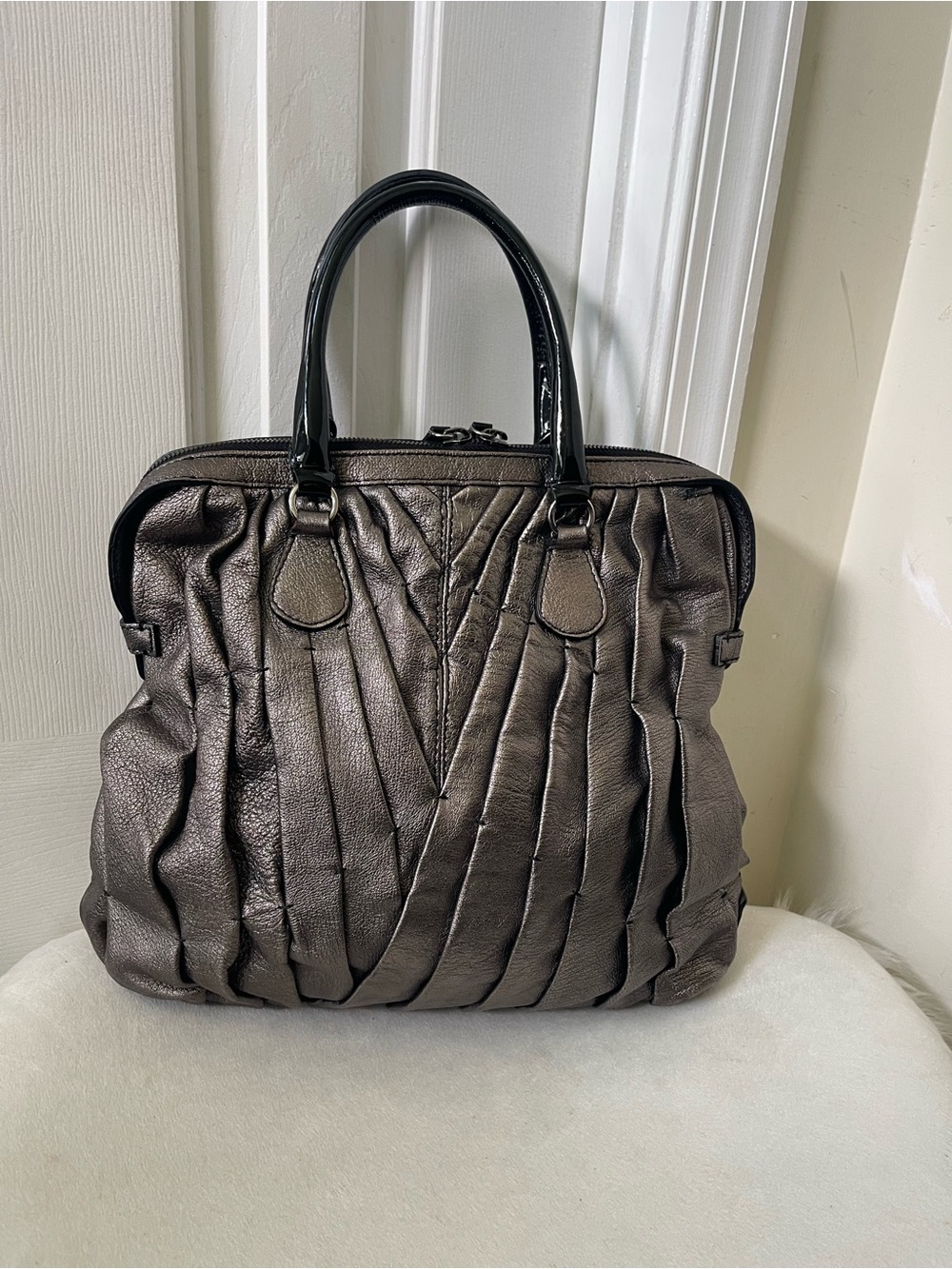 Valentino Garavani Metallic Pewter Pleated Tote with Black Handles - Picture 4 of 15